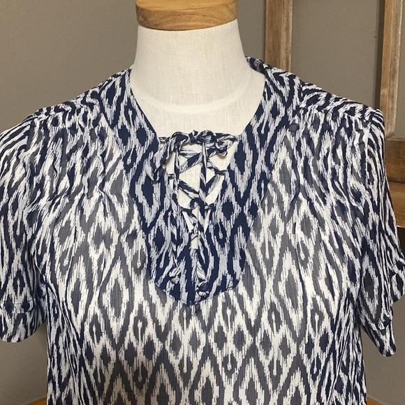 Banana republic navy and white short sleeve v neck lace up sheer top size XS - Picture 2 of 8
